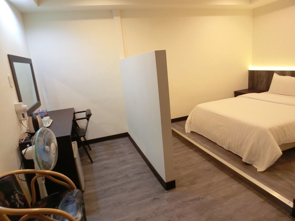 Lotus Yuan Business Hotel Zhongli Bagian luar foto