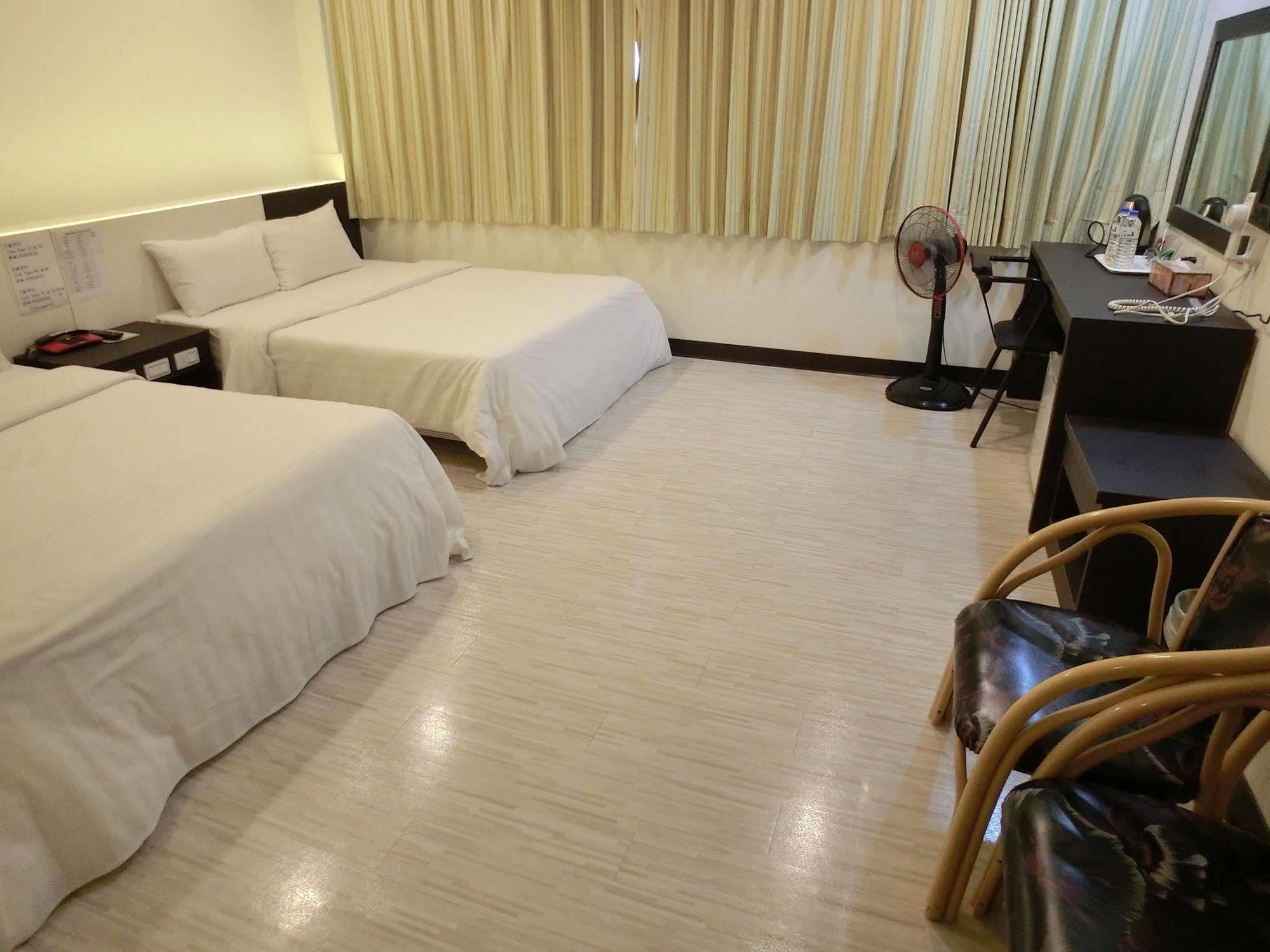 Lotus Yuan Business Hotel Zhongli Bagian luar foto