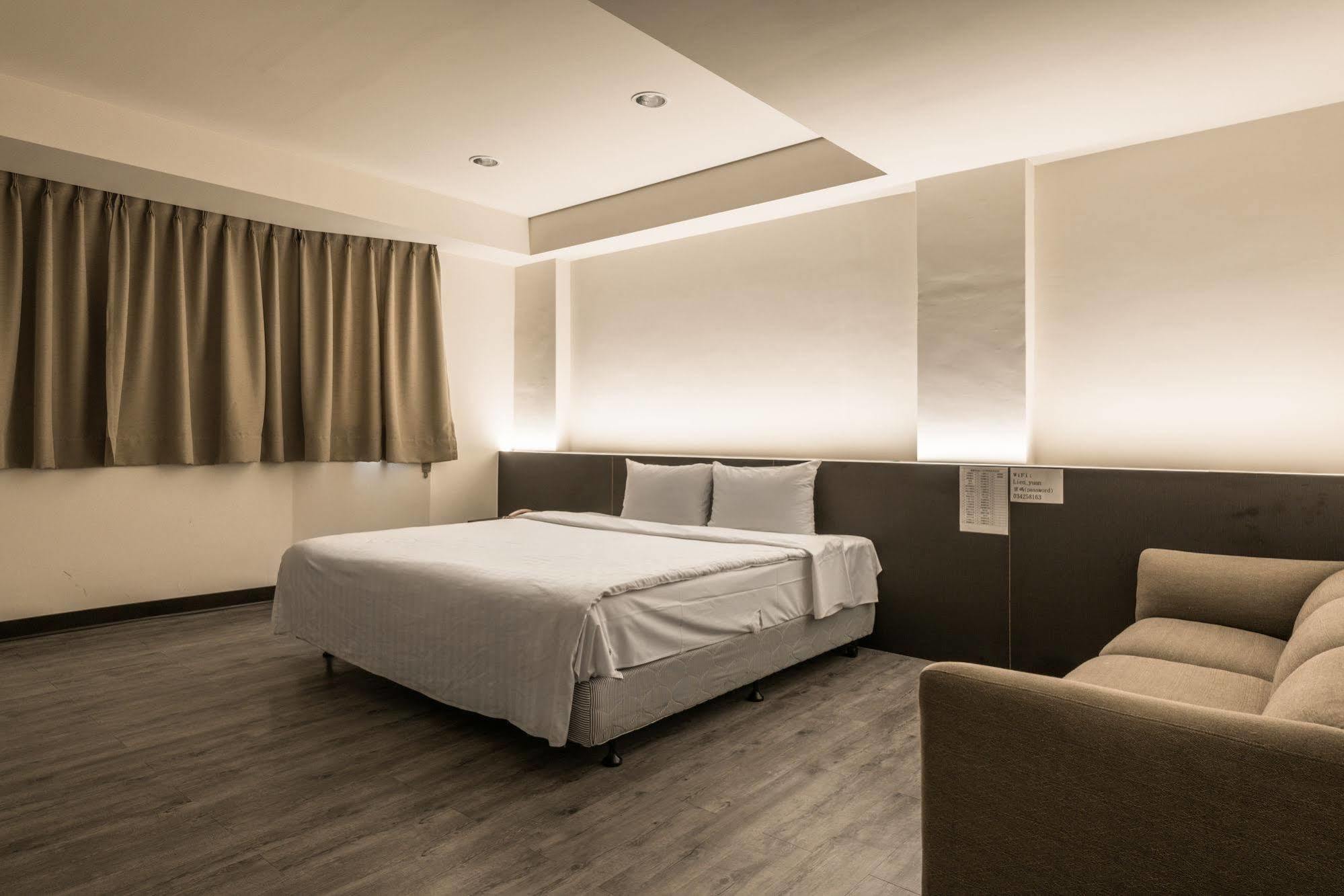 Lotus Yuan Business Hotel Zhongli Bagian luar foto